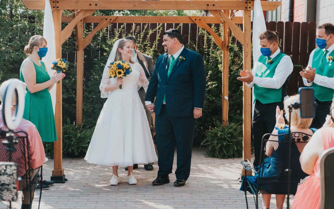 The Pros and Cons of Indoor vs. Outdoor Weddings